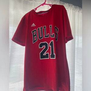 Boys 10/12 Bulls Jimmy Butler Adidas t-shirt